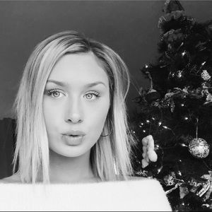 Meet your Posher, Monica